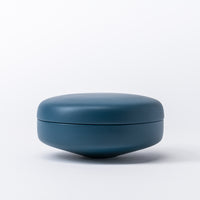 Alev Ebüzziyia Siesbye - Alev - Deckeldose 01 - large - mallard blue